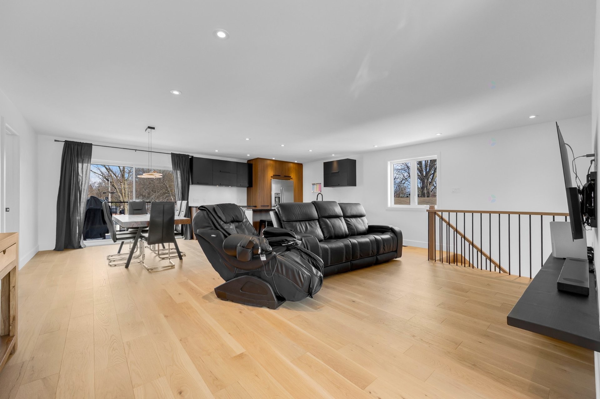 Living Room - 1559 53E Avenue, Laval (Laval-Ouest), QC - Indoor Photo Showing Living Room