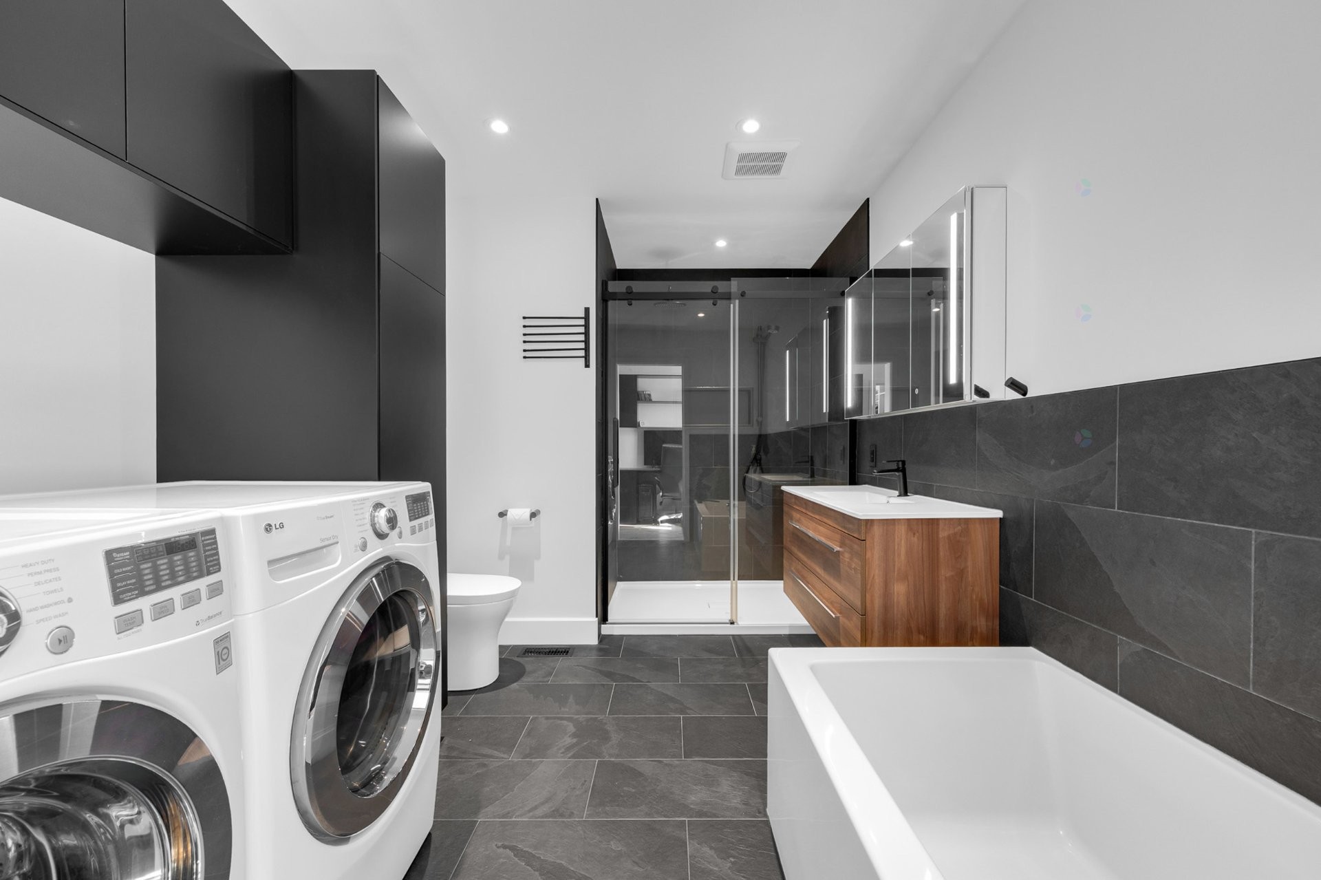 Bathroom - 1559 53E Avenue, Laval (Laval-Ouest), QC - Indoor Photo Showing Laundry Room