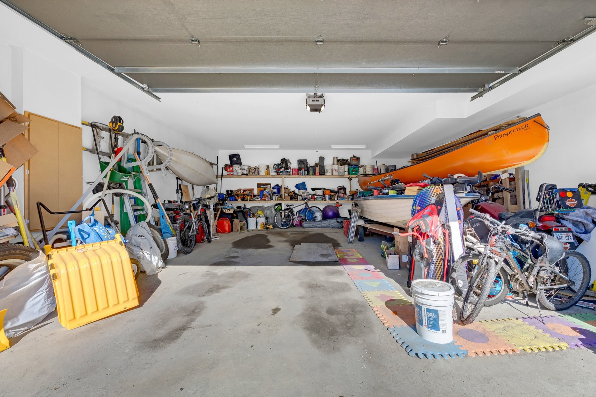 Garage - 1559 53E Avenue, Laval (Laval-Ouest), QC - Indoor Photo Showing Garage