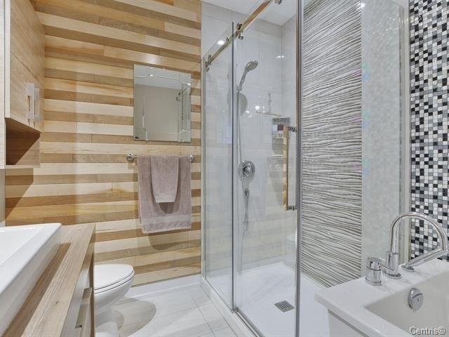 Bathroom - 256 Rue Séraphin-Bouc, Sainte-Anne-Des-Plaines, QC - Indoor Photo Showing Bathroom