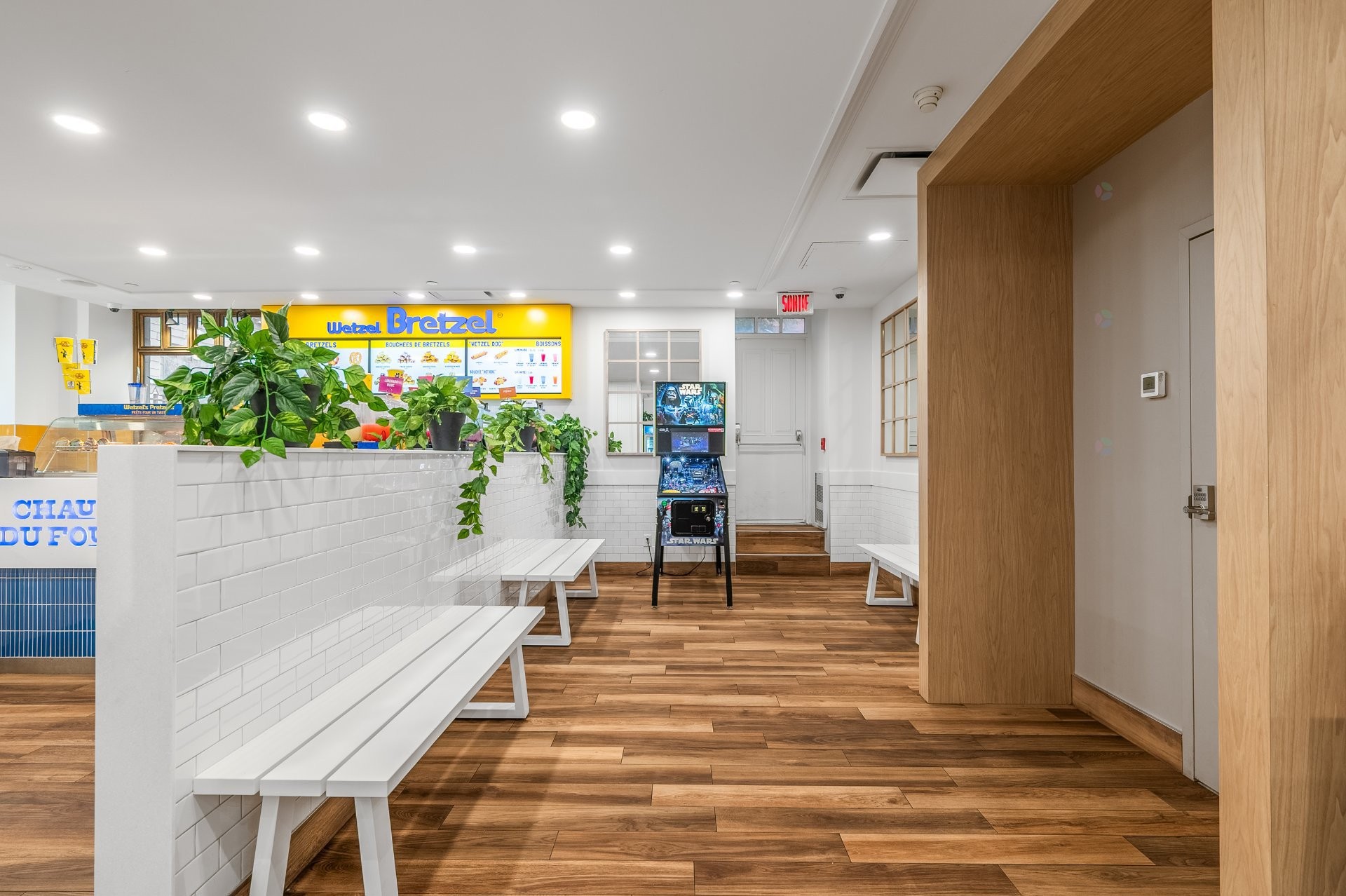 Commerce - 1015 Rue St-Jean, Québec (La Cité-Limoilou), QC - Indoor Photo Showing Other Room