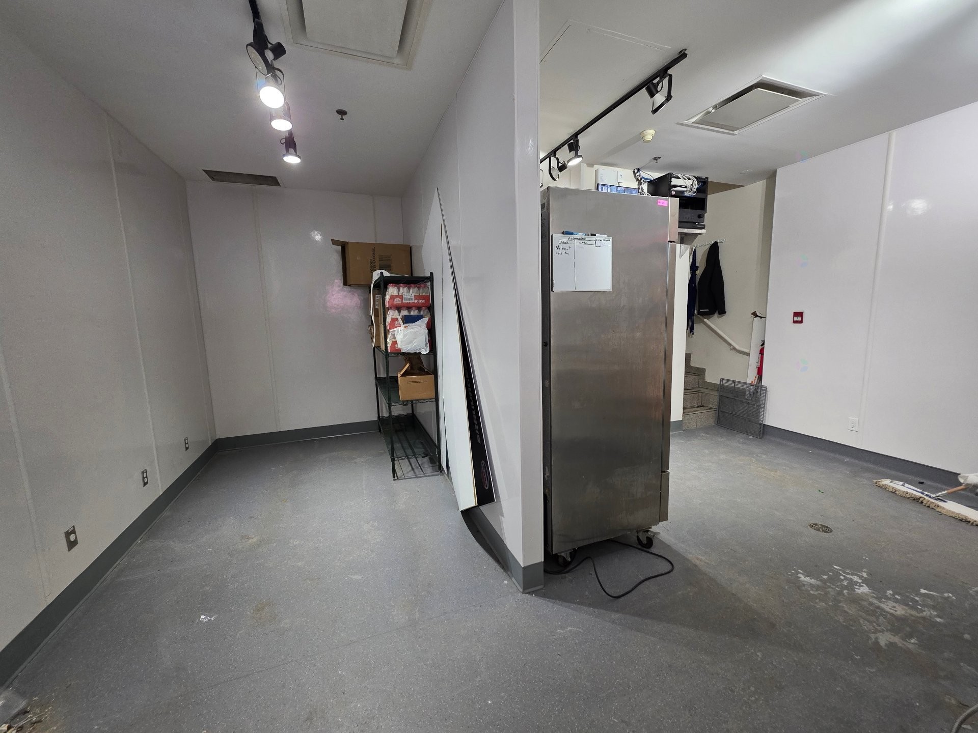 Rangement - 1015 Rue St-Jean, Québec (La Cité-Limoilou), QC - Indoor Photo Showing Garage