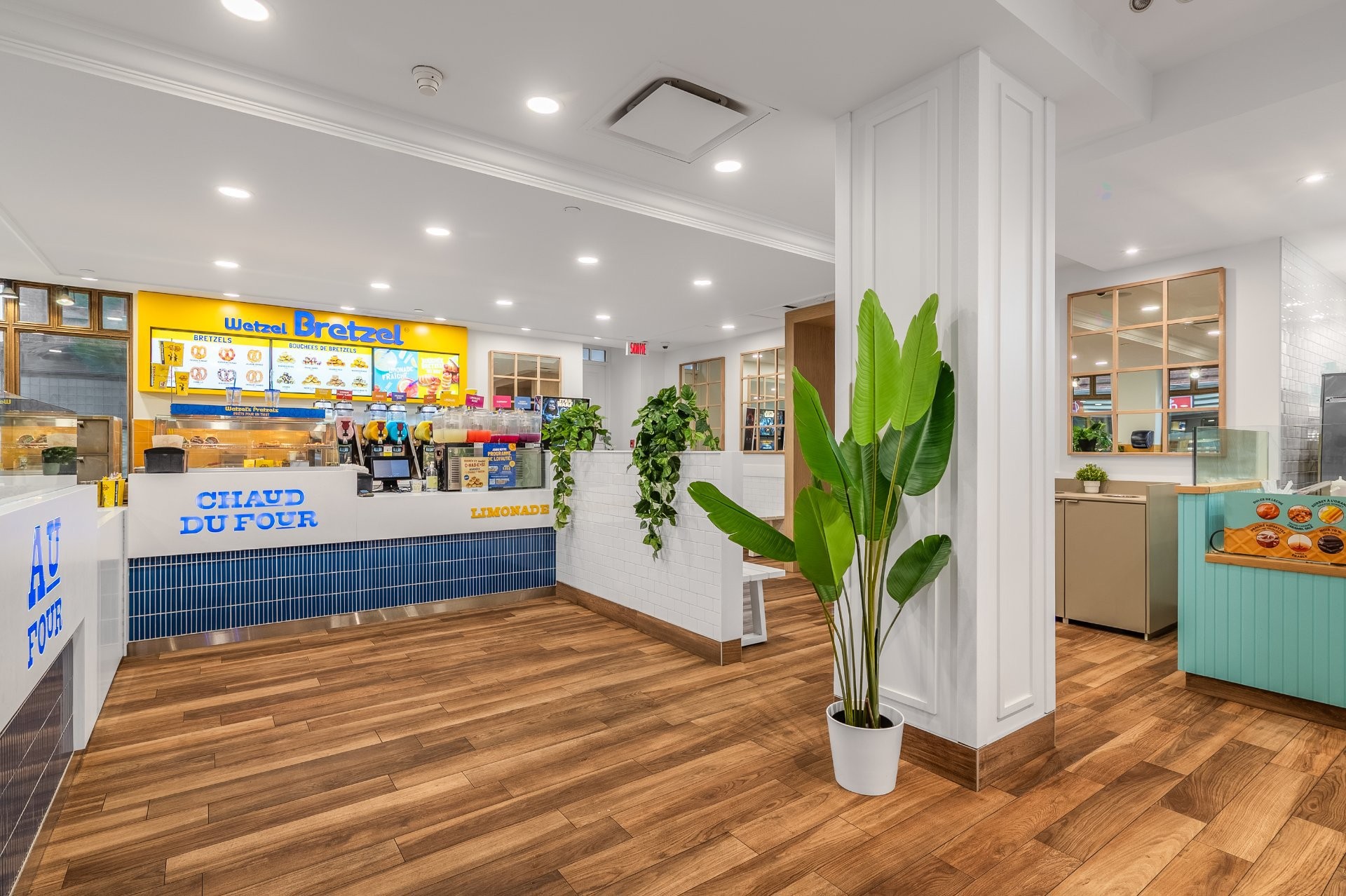 Commerce - 1015 Rue St-Jean, Québec (La Cité-Limoilou), QC - Indoor Photo Showing Other Room