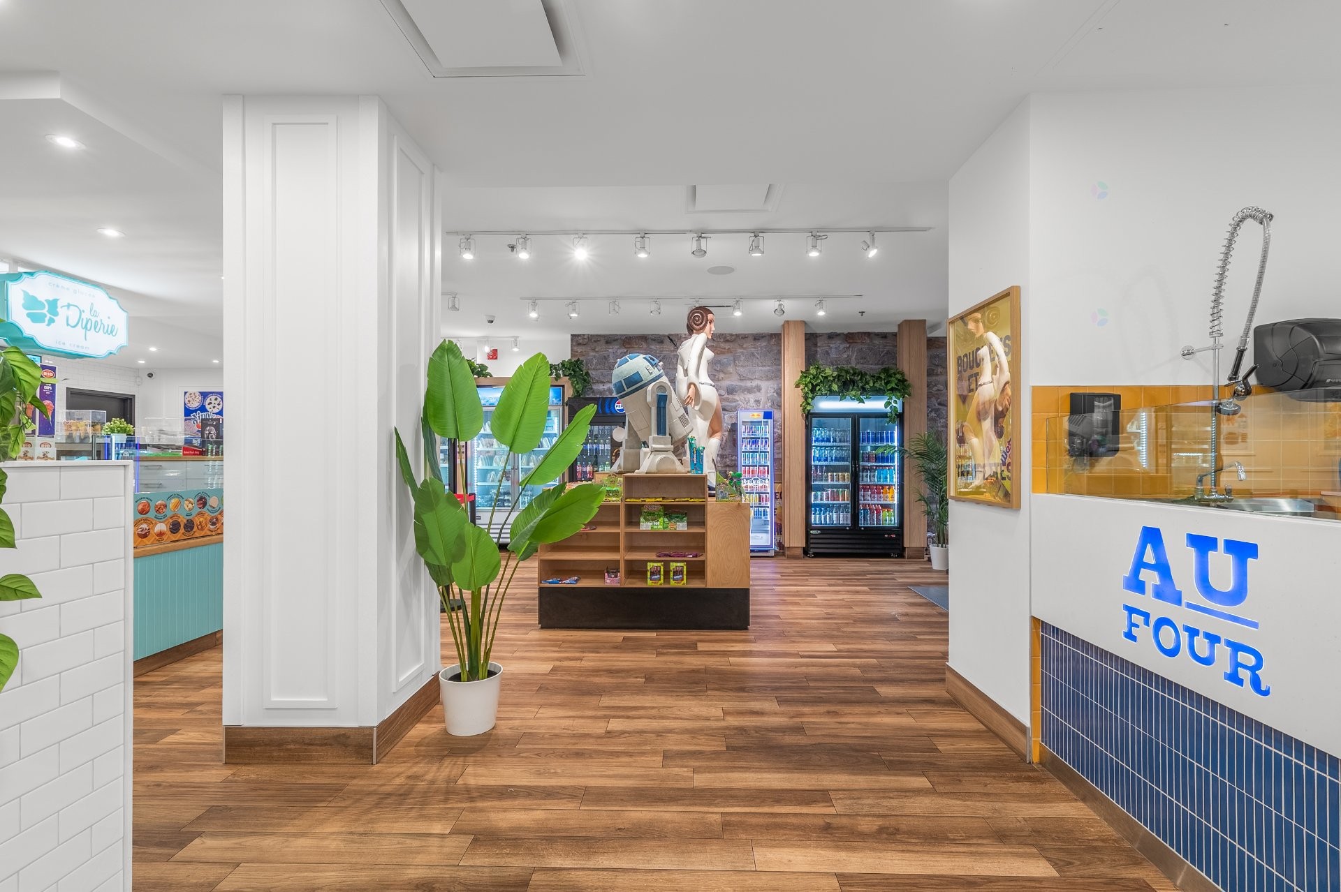 Commerce - 1015 Rue St-Jean, Québec (La Cité-Limoilou), QC - Indoor Photo Showing Other Room