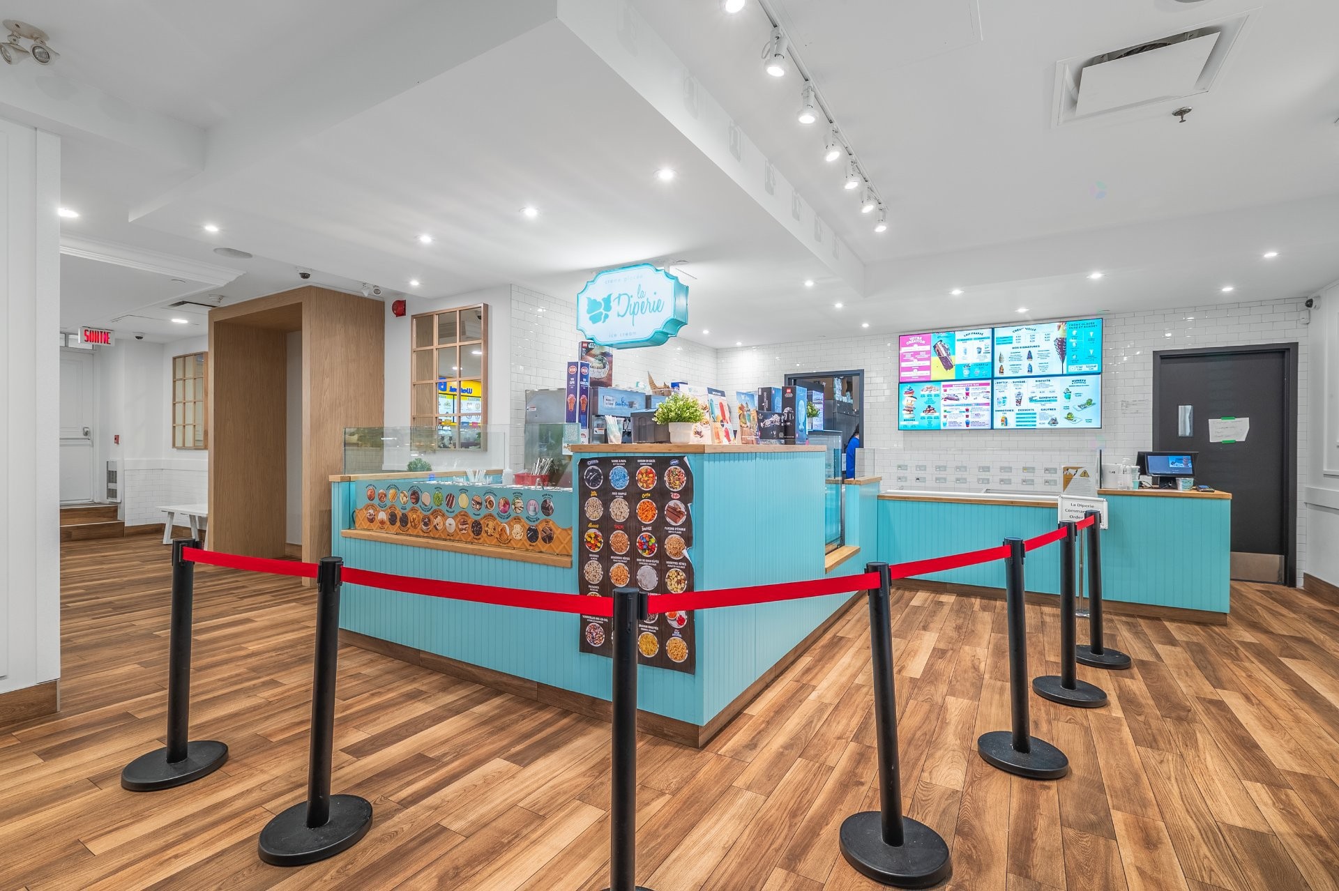 Commerce - 1015 Rue St-Jean, Québec (La Cité-Limoilou), QC - Indoor Photo Showing Other Room