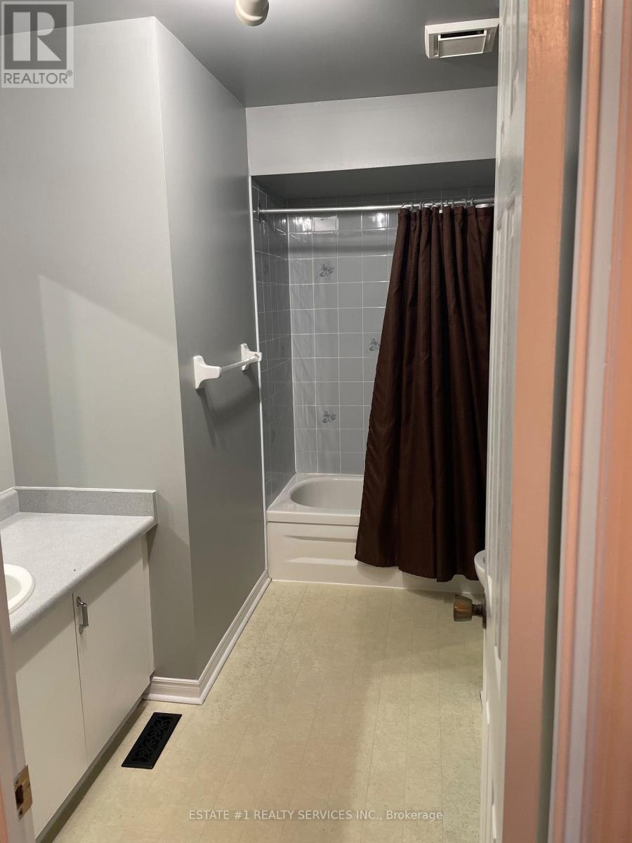 2943 Gulfstream Way, Mississauga, ON - Indoor Photo Showing Bathroom