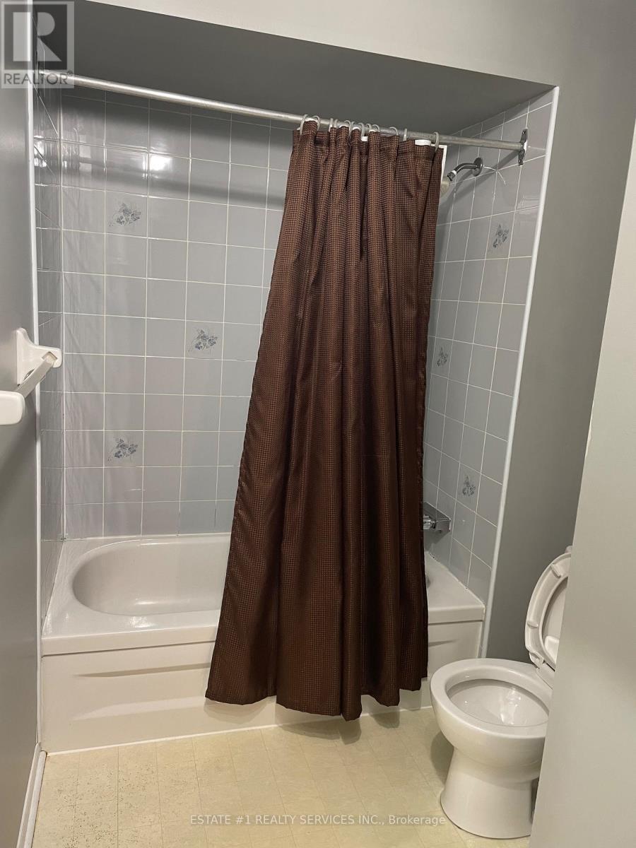 2943 Gulfstream Way, Mississauga, ON - Indoor Photo Showing Bathroom