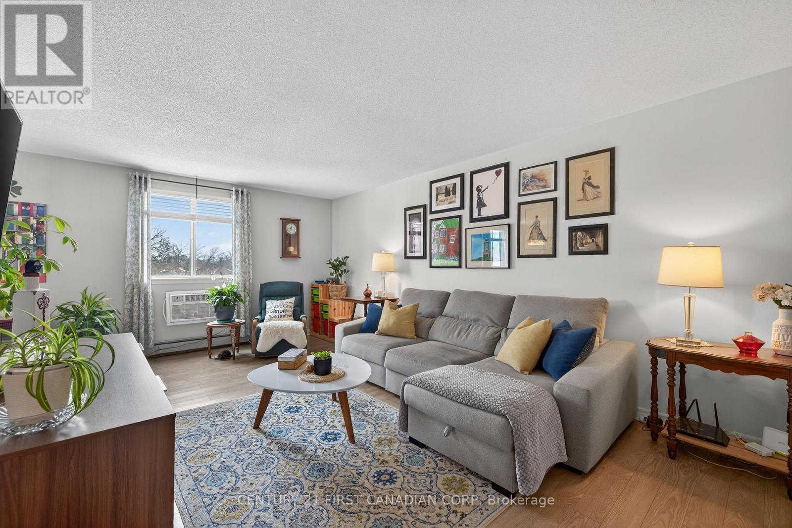 405 - 440 Central Avenue, London East (East F), ON - Indoor Photo Showing Living Room