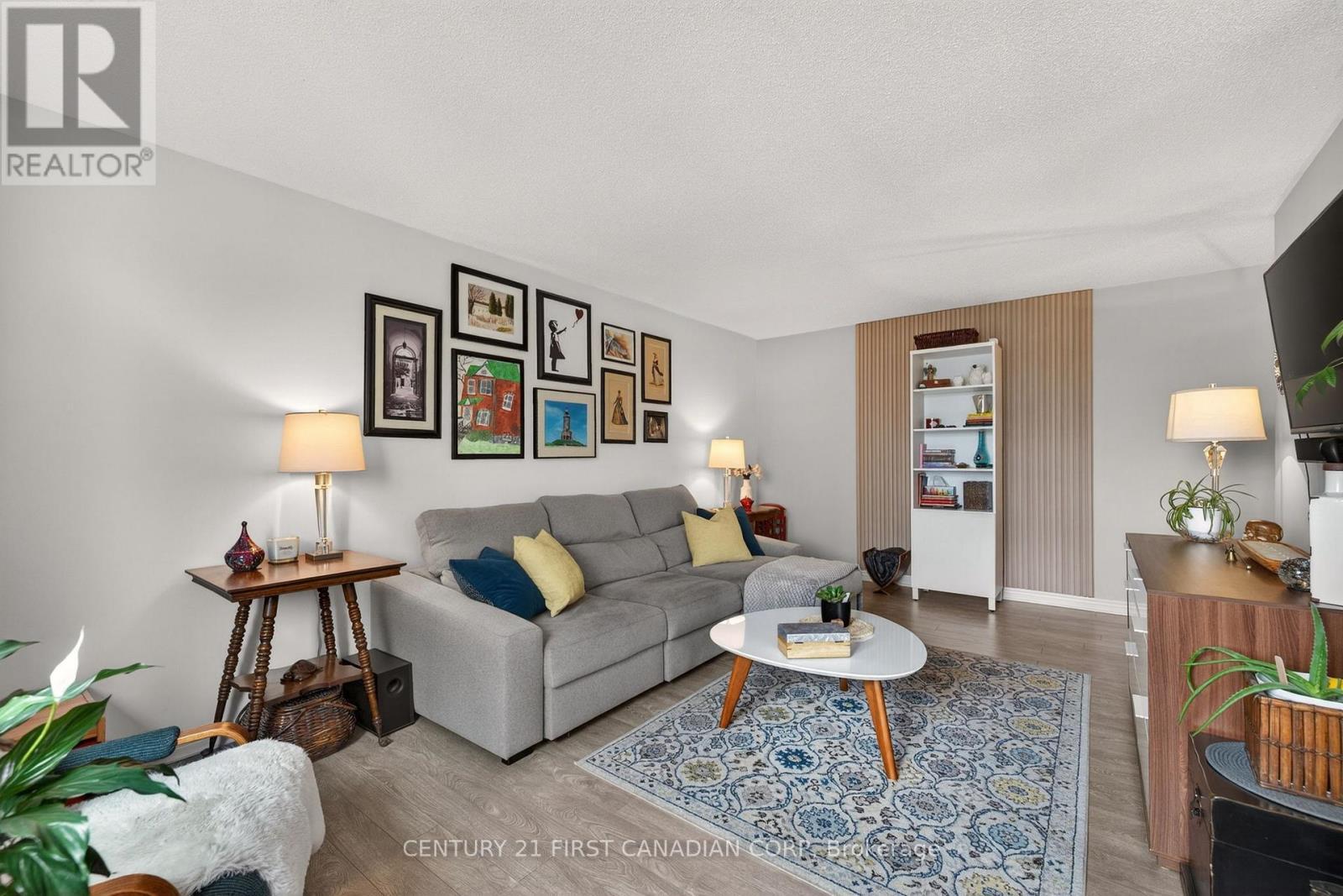 405 - 440 Central Avenue, London East (East F), ON - Indoor Photo Showing Living Room