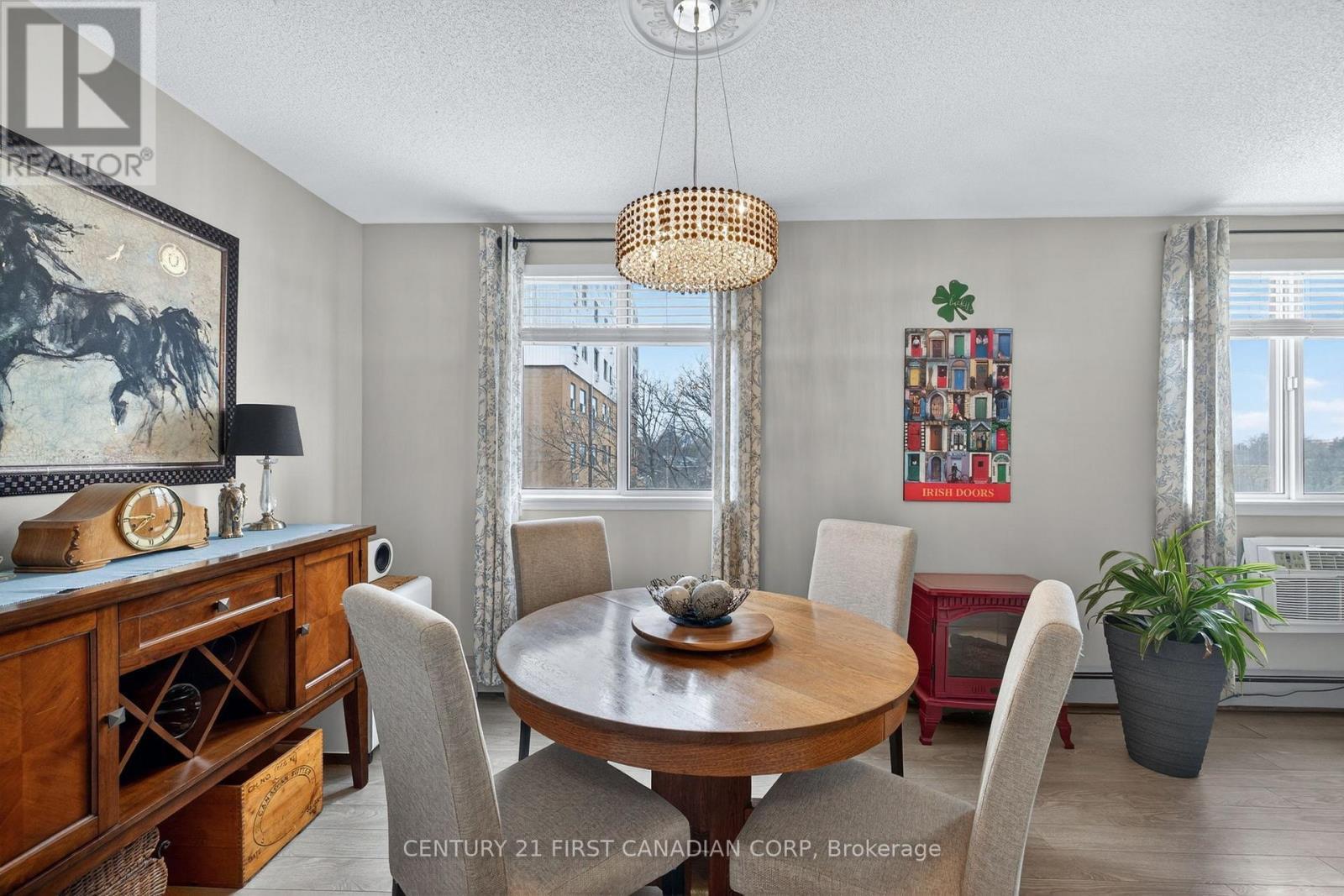 405 - 440 Central Avenue, London East (East F), ON - Indoor Photo Showing Dining Room