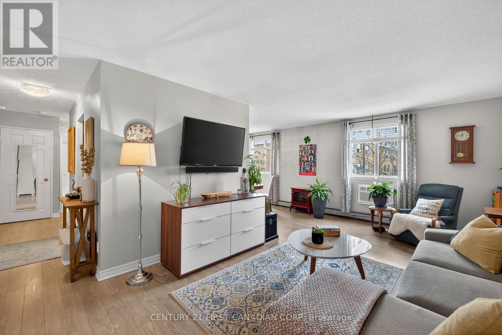 405 - 440 Central Avenue, London East (East F), ON - Indoor Photo Showing Living Room
