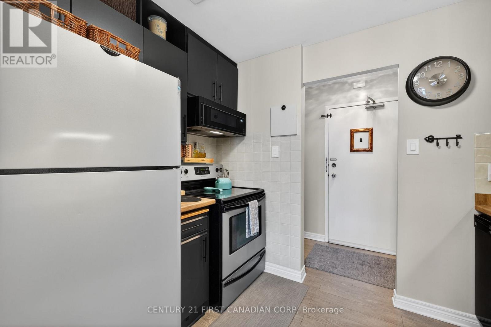 405 - 440 Central Avenue, London East (East F), ON - Indoor Photo Showing Kitchen