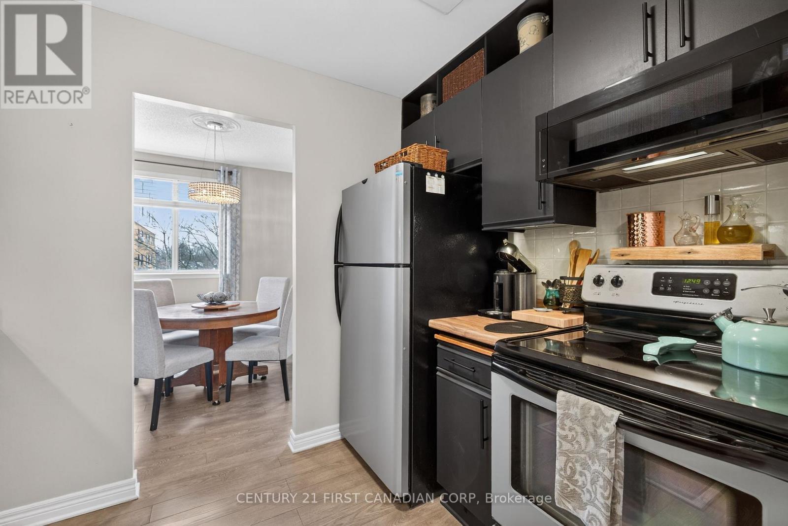 405 - 440 Central Avenue, London East (East F), ON - Indoor Photo Showing Kitchen