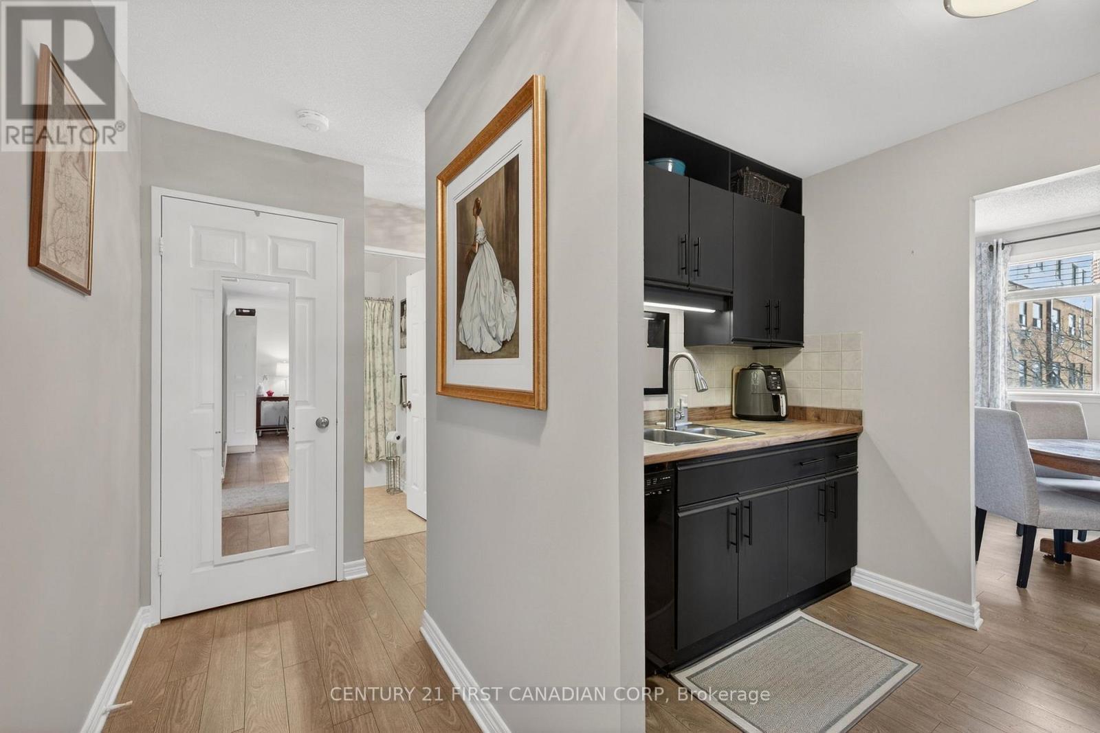 405 - 440 Central Avenue, London East (East F), ON - Indoor