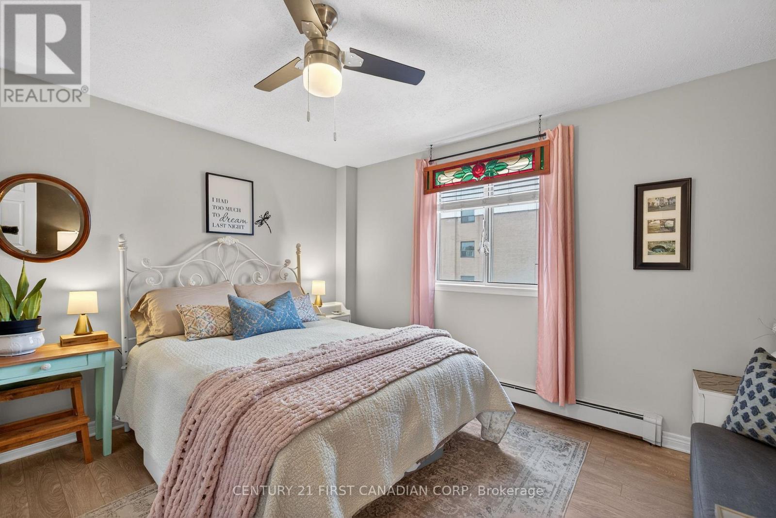 405 - 440 Central Avenue, London East (East F), ON - Indoor Photo Showing Bedroom
