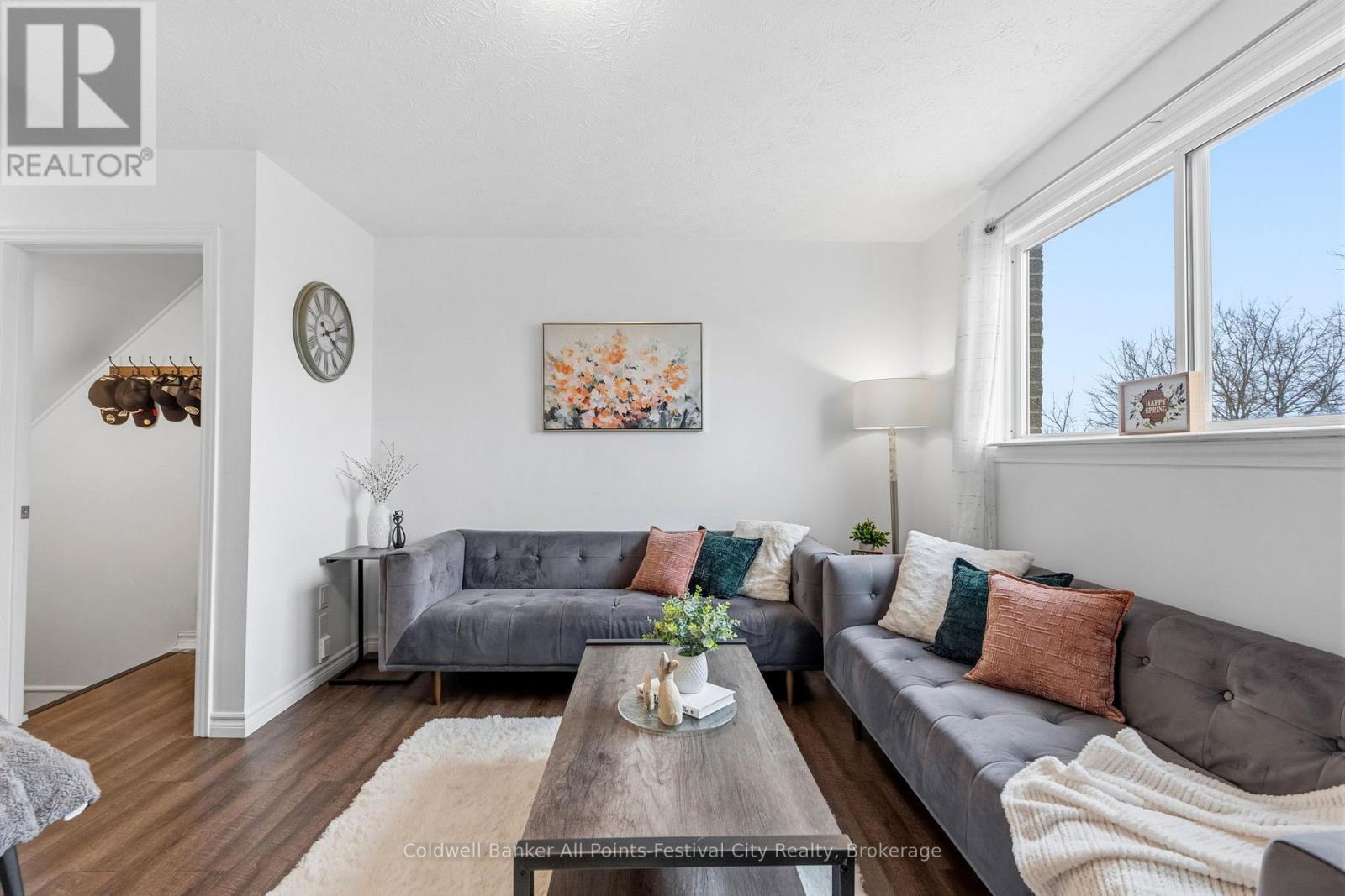 146 Bennett Street E, Goderich (Goderich (Town)), ON - Indoor Photo Showing Living Room