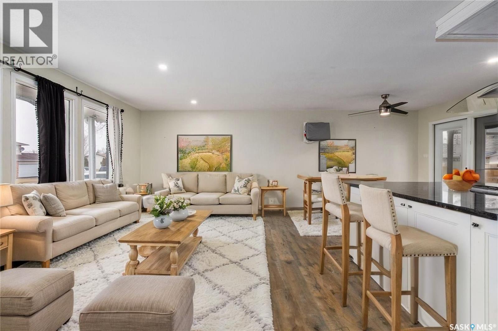 1266 Maybery Crescent, Moose Jaw, SK - Indoor Photo Showing Living Room