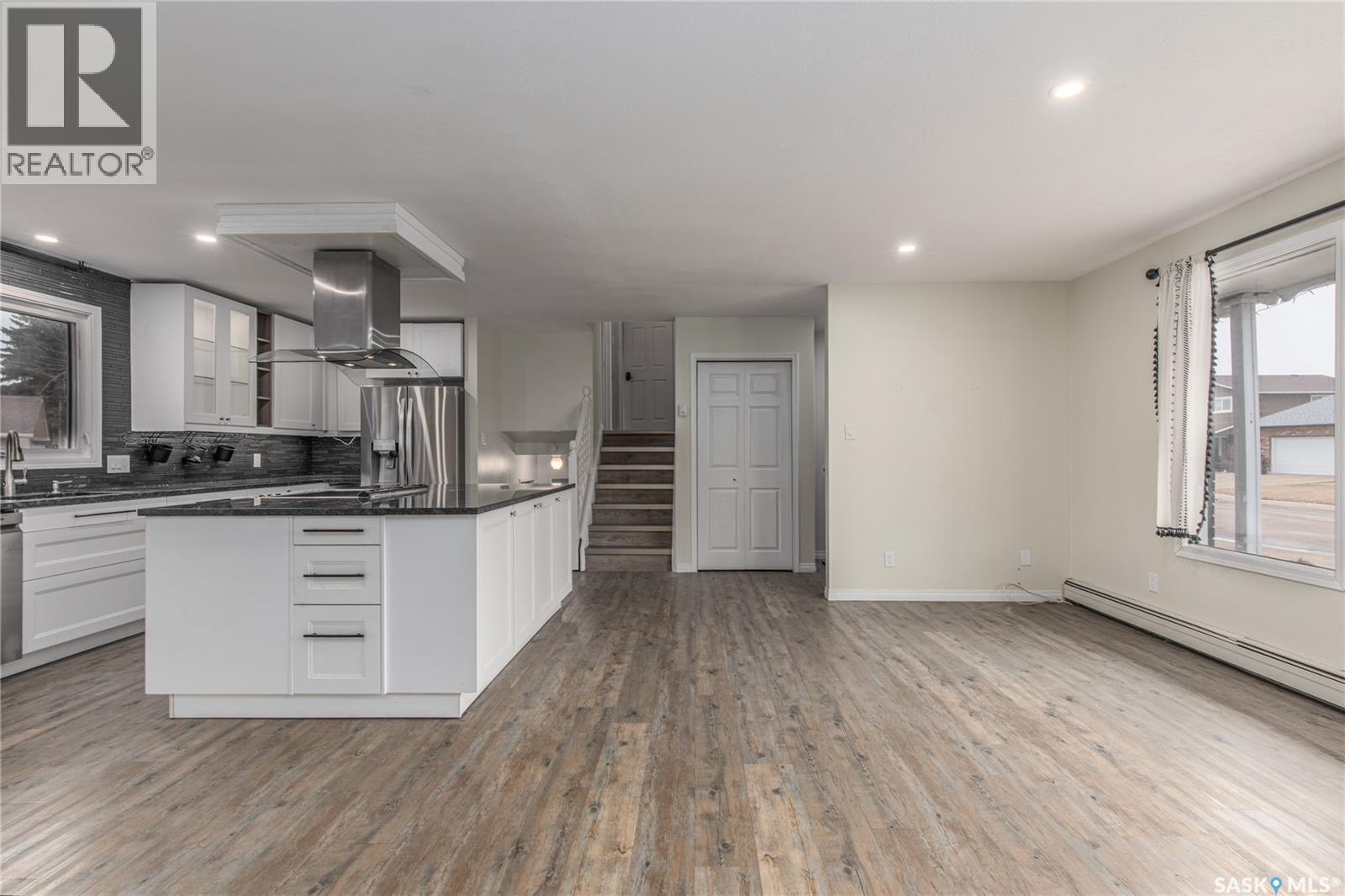 1266 Maybery Crescent, Moose Jaw, SK - Indoor Photo Showing Kitchen