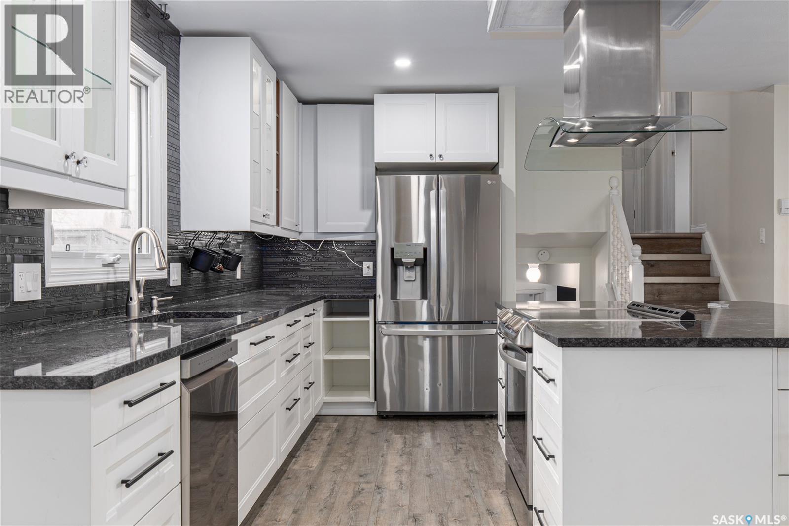 1266 Maybery Crescent, Moose Jaw, SK - Indoor Photo Showing Kitchen With Upgraded Kitchen