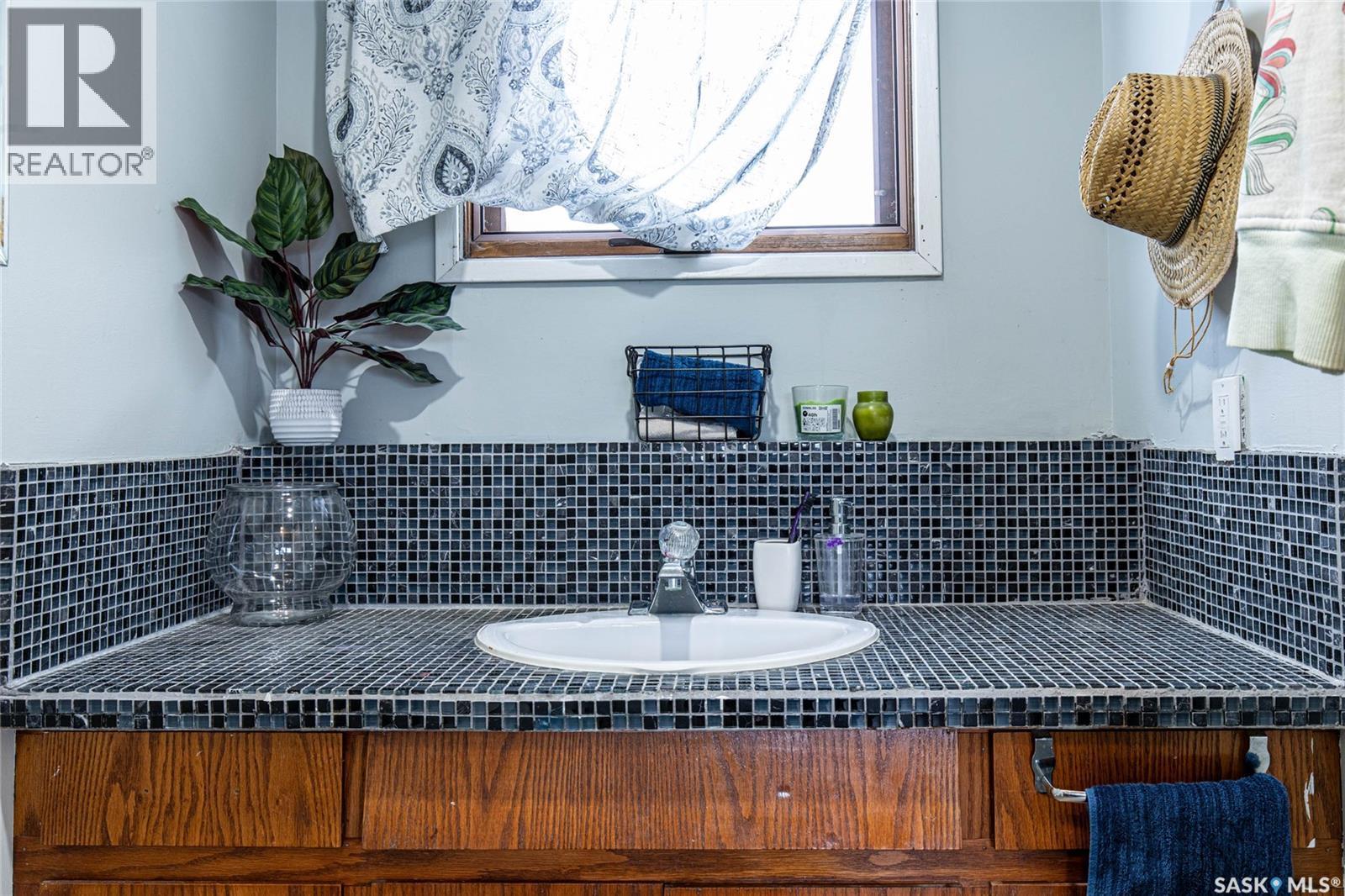 1266 Maybery Crescent, Moose Jaw, SK - Indoor Photo Showing Bathroom