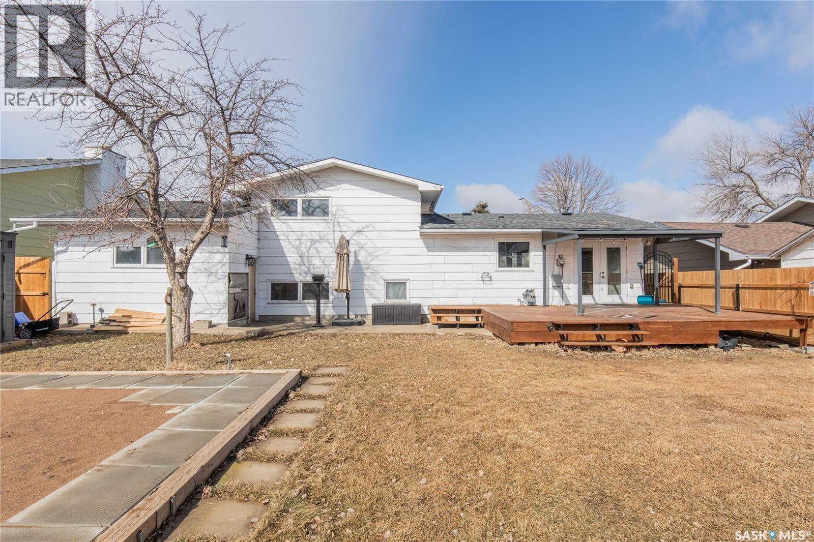 1266 Maybery Crescent, Moose Jaw, SK - Outdoor With Deck Patio Veranda