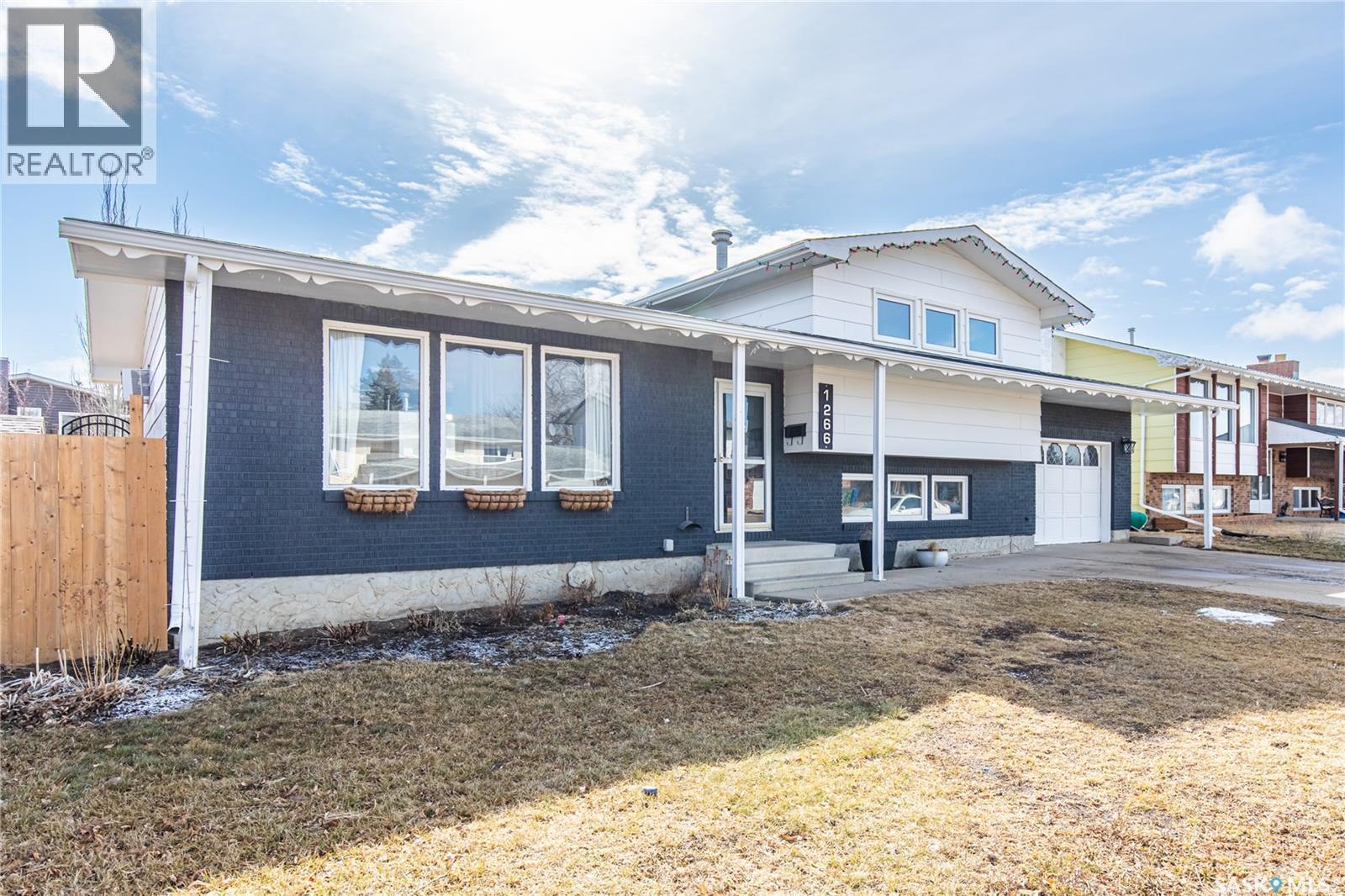 1266 Maybery Crescent, Moose Jaw, SK - Outdoor