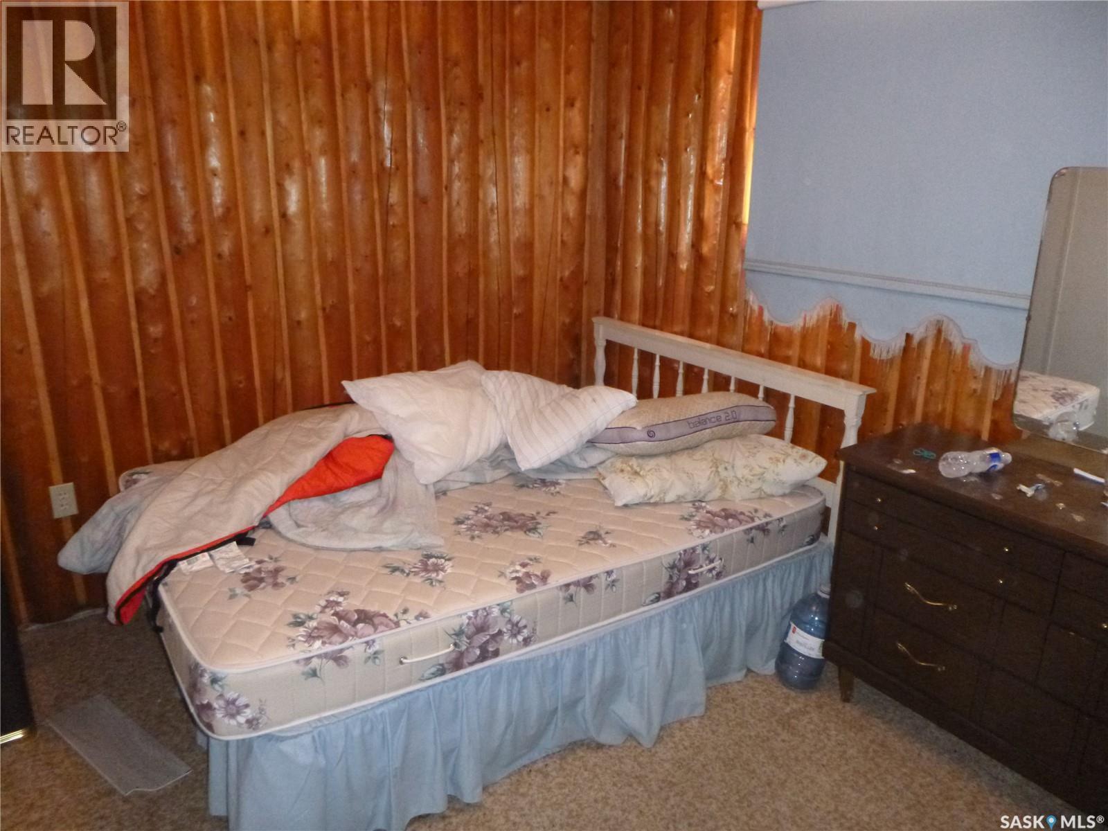 1006 Lake Road, Northern Admin District, SK - Indoor Photo Showing Bedroom