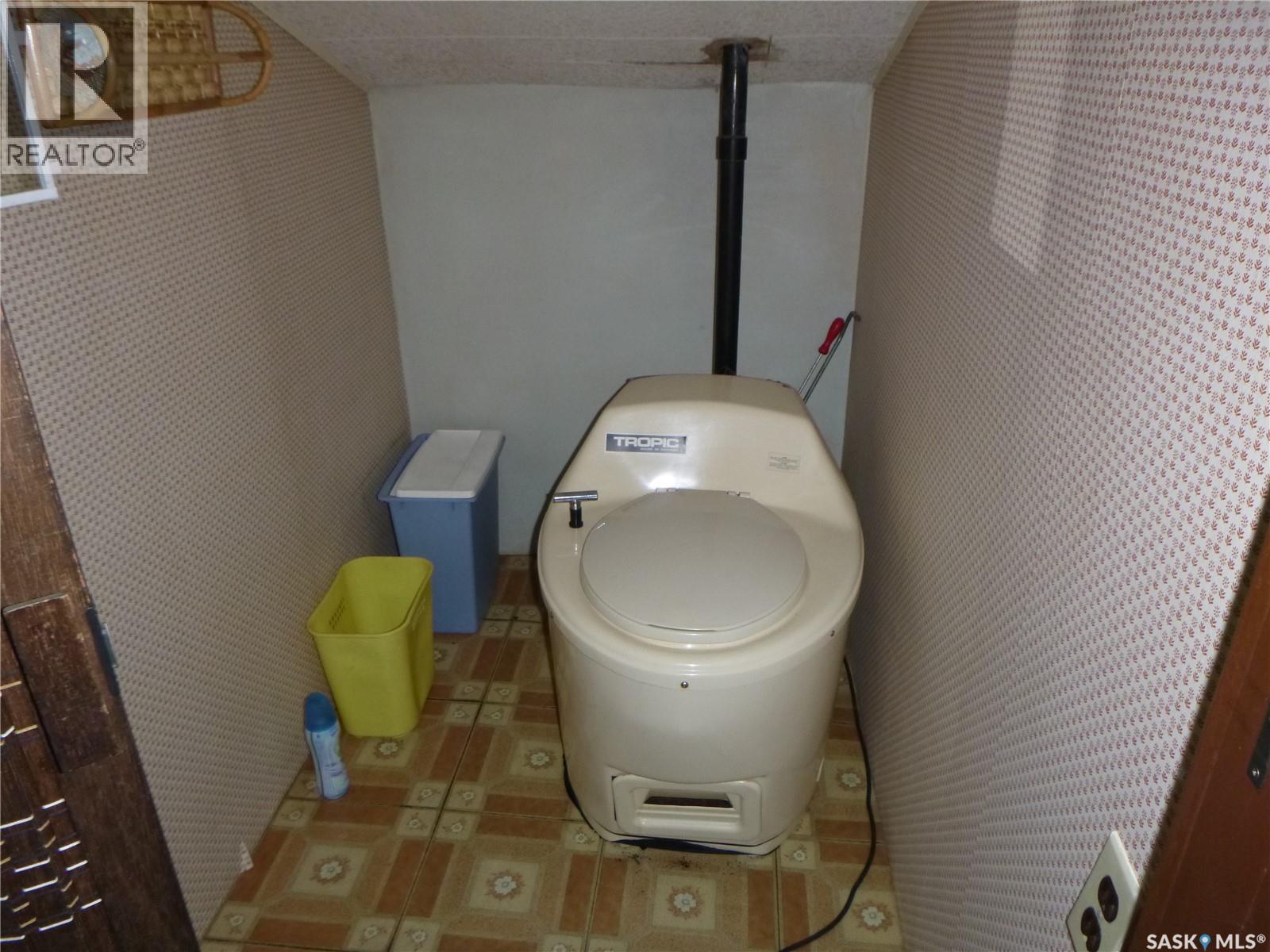 1006 Lake Road, Northern Admin District, SK - Indoor Photo Showing Other Room