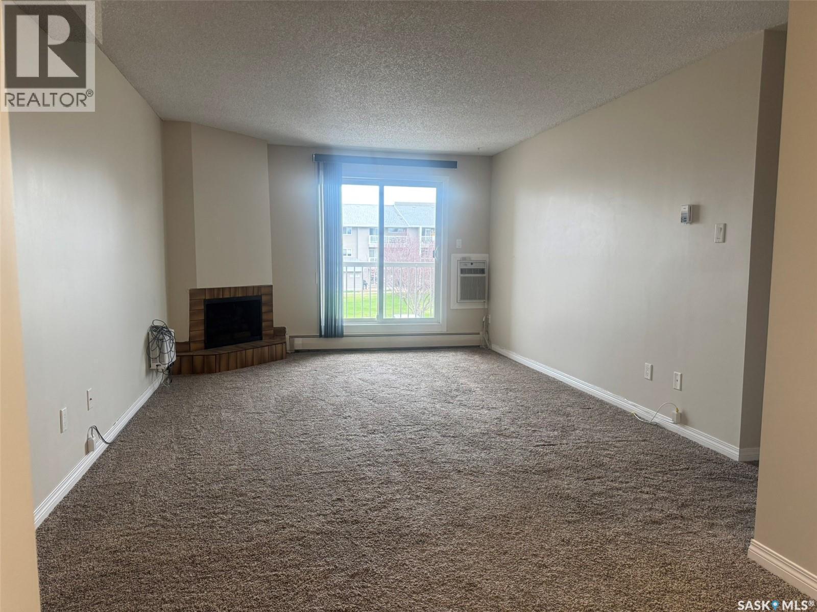 207 1808 Eaglesham Avenue, Weyburn, SK - Indoor Photo Showing Other Room