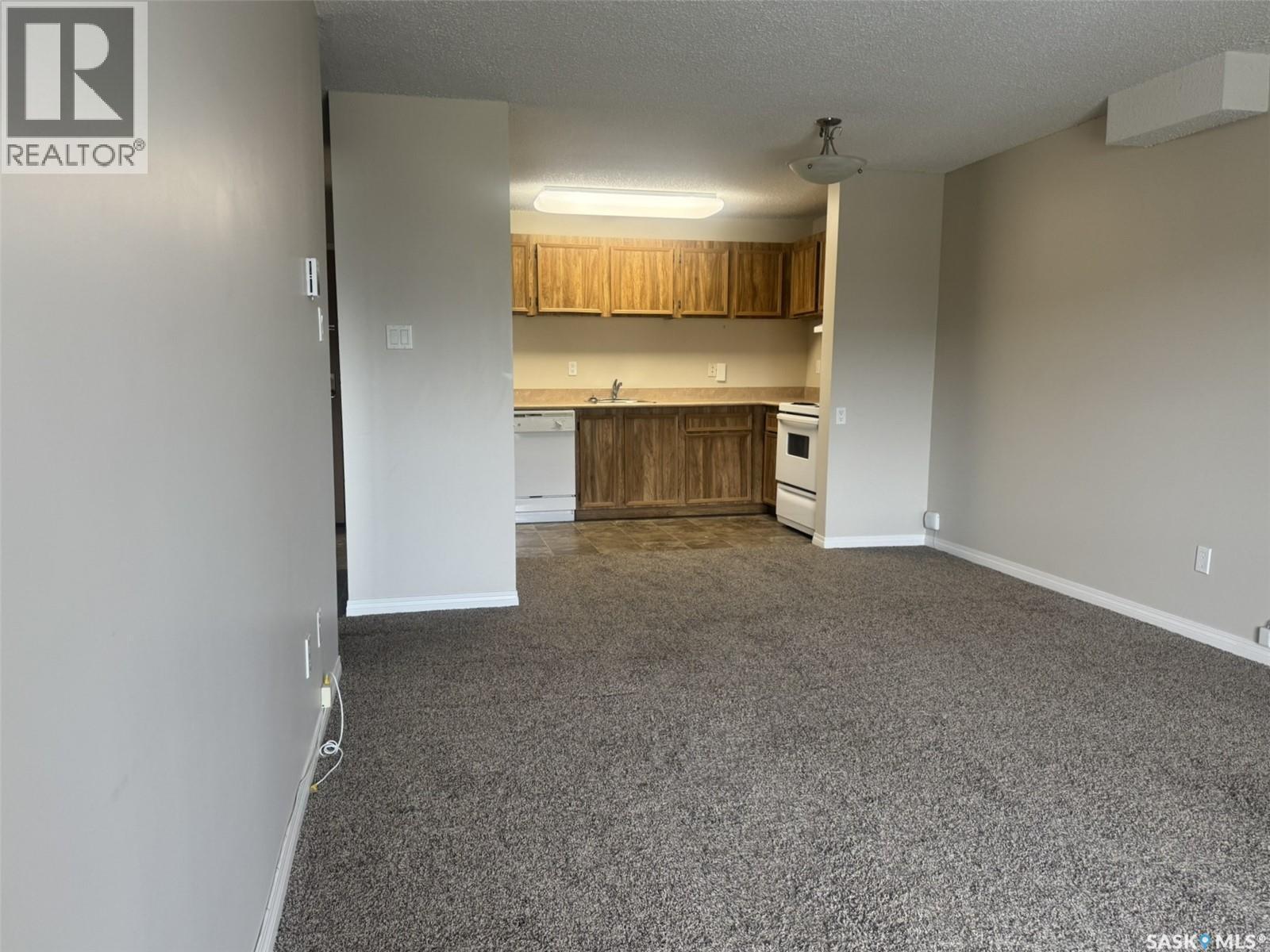 207 1808 Eaglesham Avenue, Weyburn, SK - Indoor Photo Showing Other Room