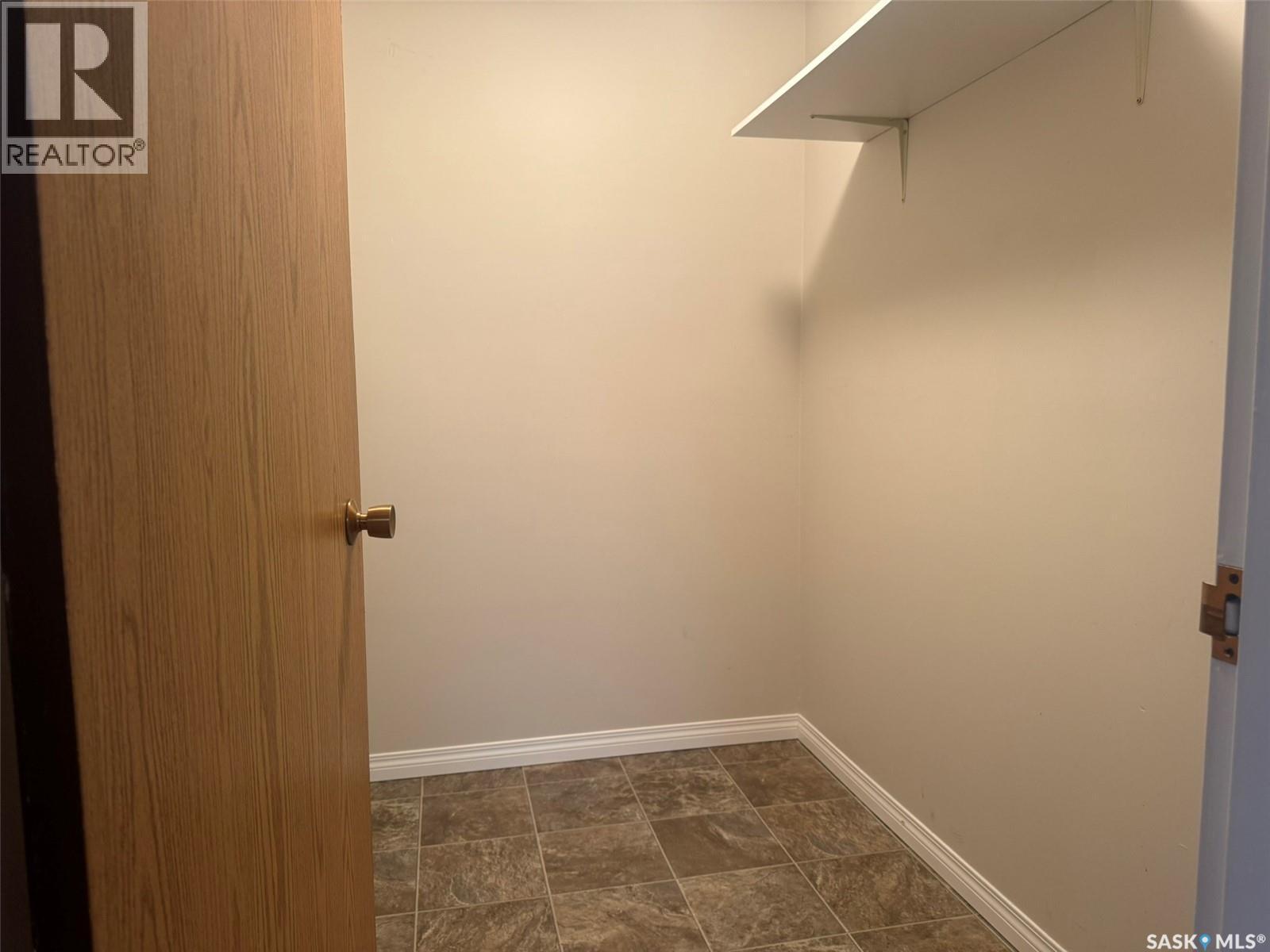 207 1808 Eaglesham Avenue, Weyburn, SK - Indoor