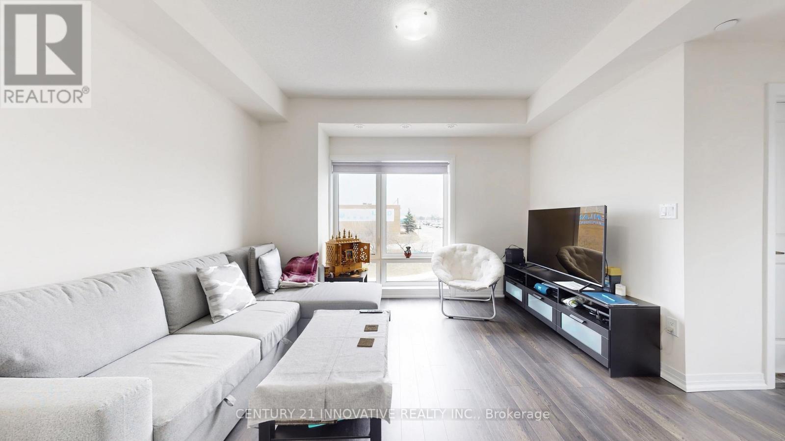 43 - 30 Liben Way, Toronto, ON - Indoor Photo Showing Living Room