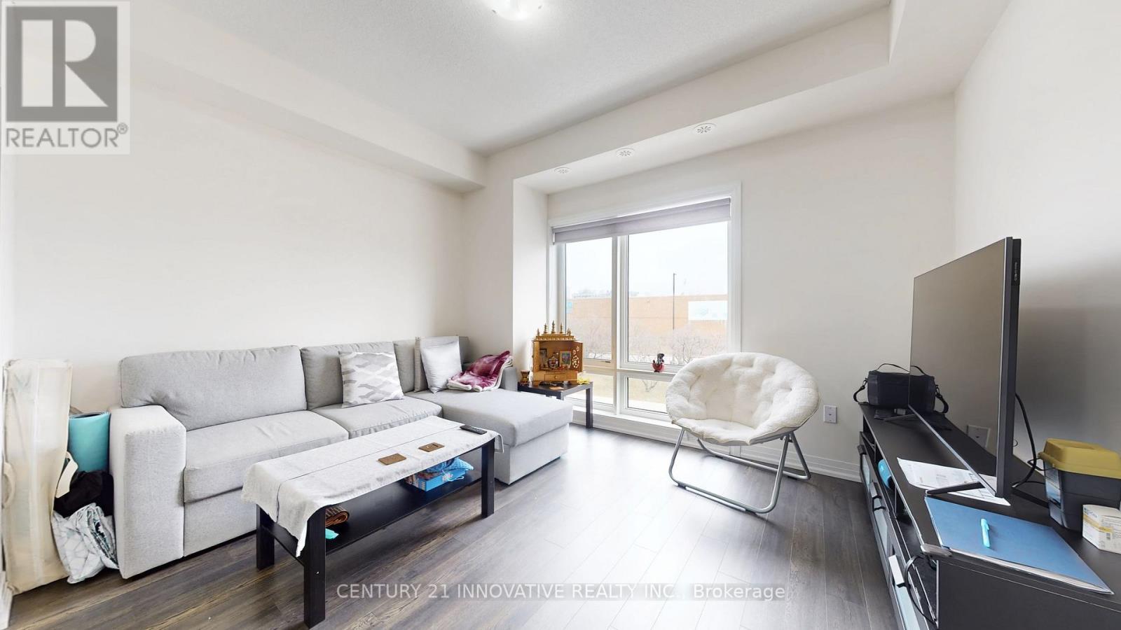 43 - 30 Liben Way, Toronto, ON - Indoor Photo Showing Living Room
