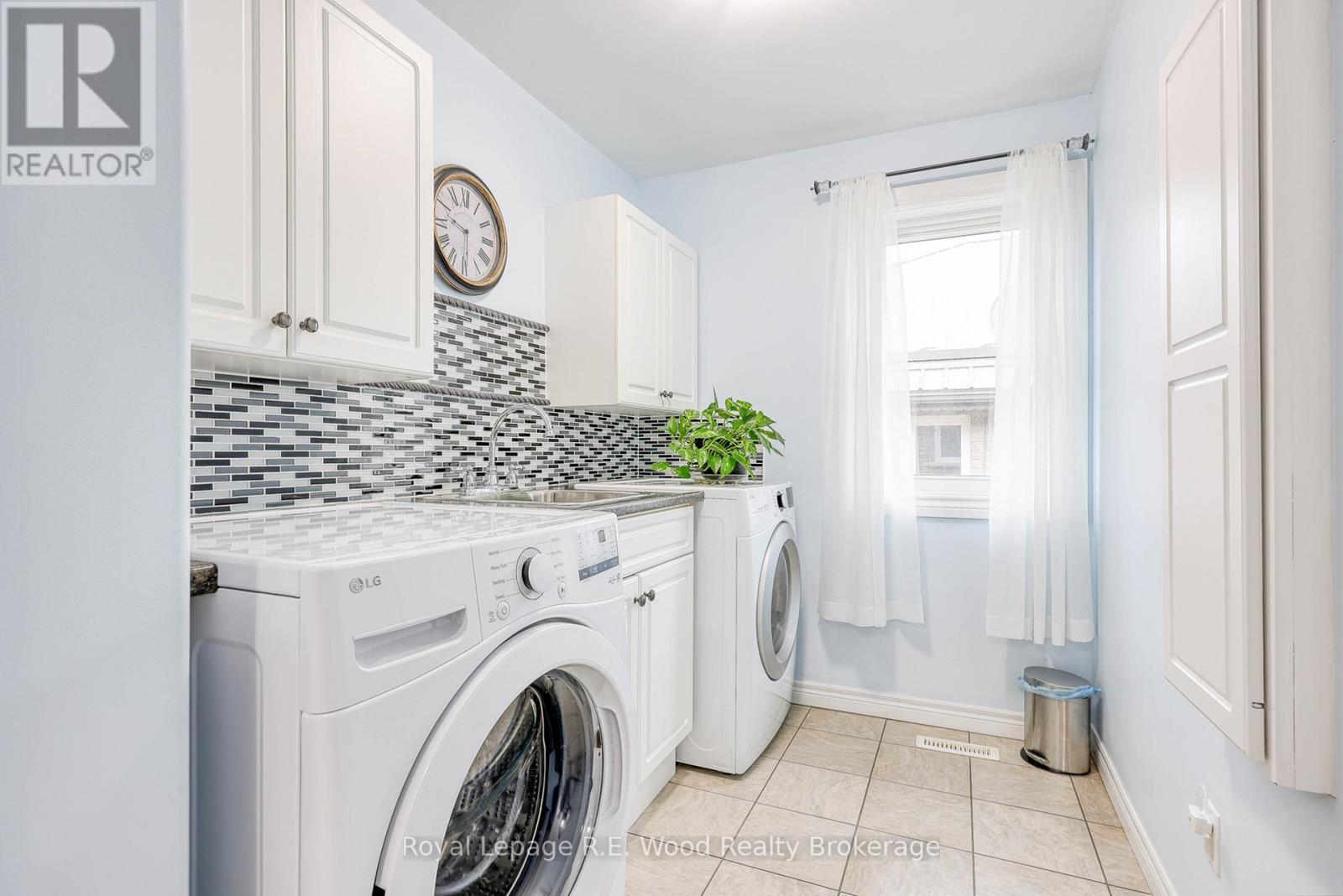 Main floor laundry room - 36 Morning Glory Drive, Tillsonburg, ON - Indoor Photo Showing Laundry Room