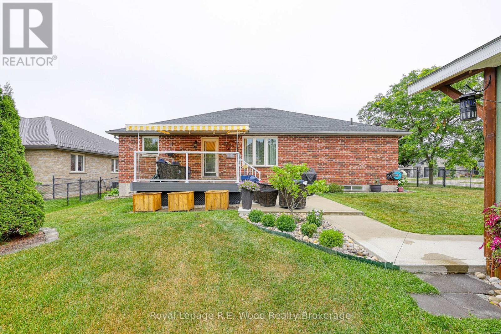 36 Morning Glory Drive, Tillsonburg, ON - Outdoor With Deck Patio Veranda