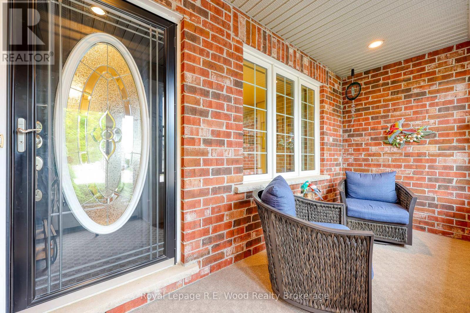 Enclosed porch - 36 Morning Glory Drive, Tillsonburg, ON - Outdoor With Deck Patio Veranda With Exterior