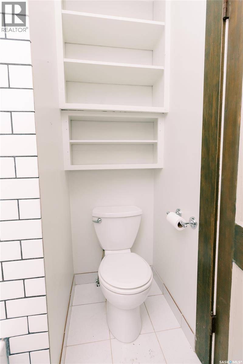 105 28Th Street, Saskatoon, SK - Indoor Photo Showing Bathroom
