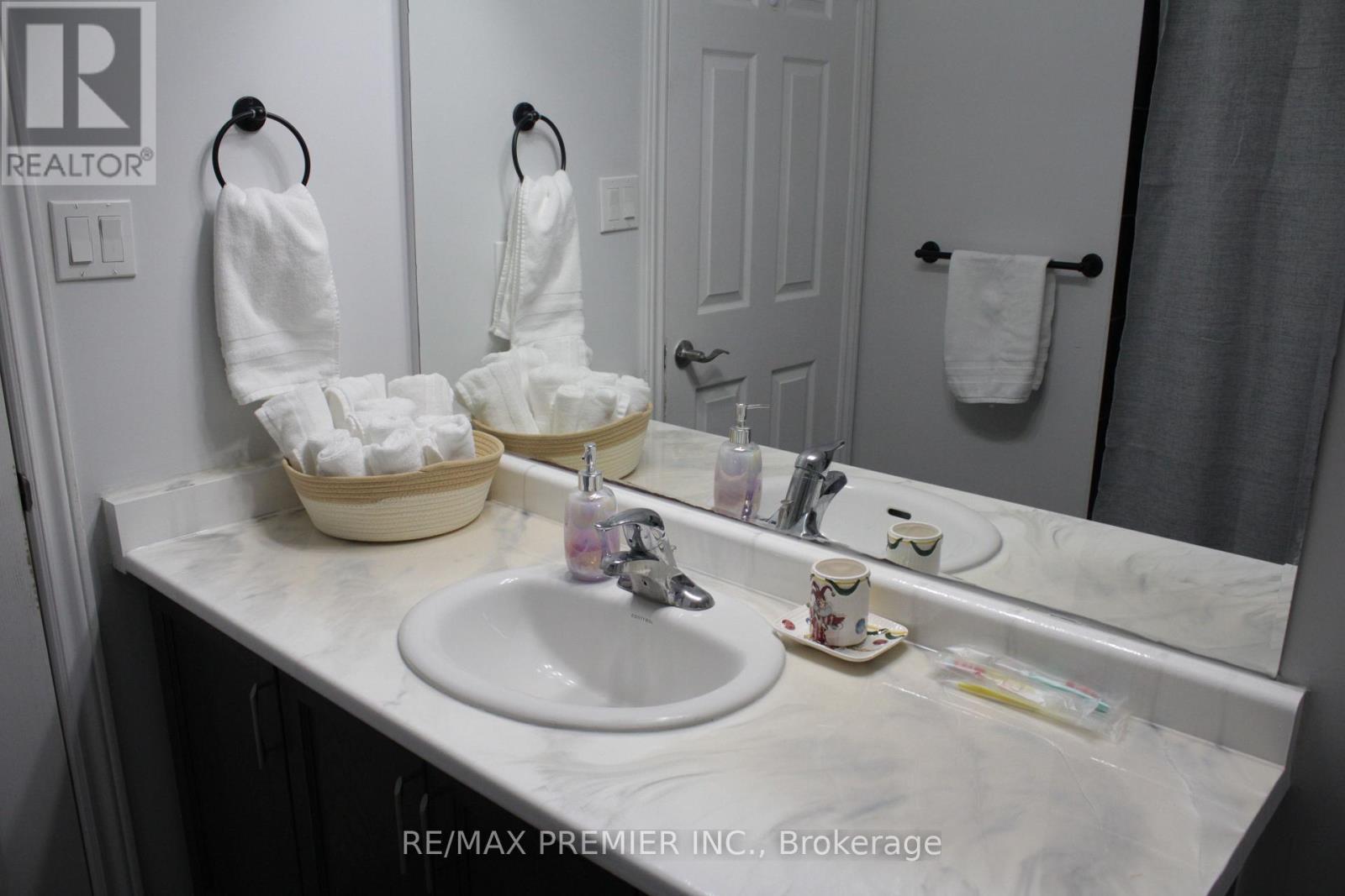 51 Mullholland Avenue, Cambridge, ON - Indoor Photo Showing Bathroom