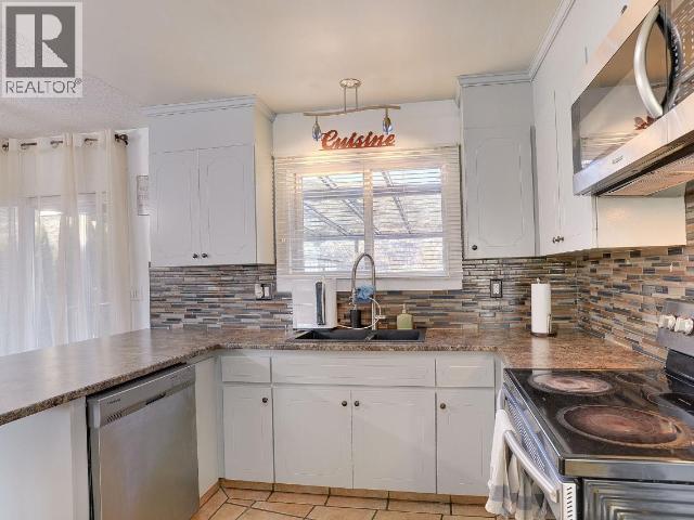 1334 Hook Drive, Kamloops, BC - Indoor Photo Showing Kitchen With Double Sink