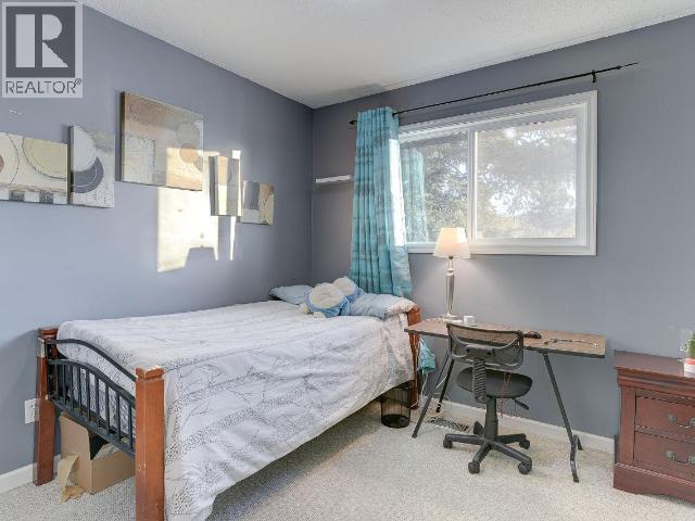 1334 Hook Drive, Kamloops, BC - Indoor Photo Showing Bedroom