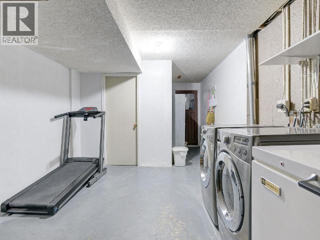 1334 Hook Drive, Kamloops, BC - Indoor Photo Showing Laundry Room