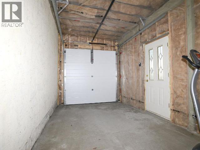1334 Hook Drive, Kamloops, BC - Indoor Photo Showing Garage