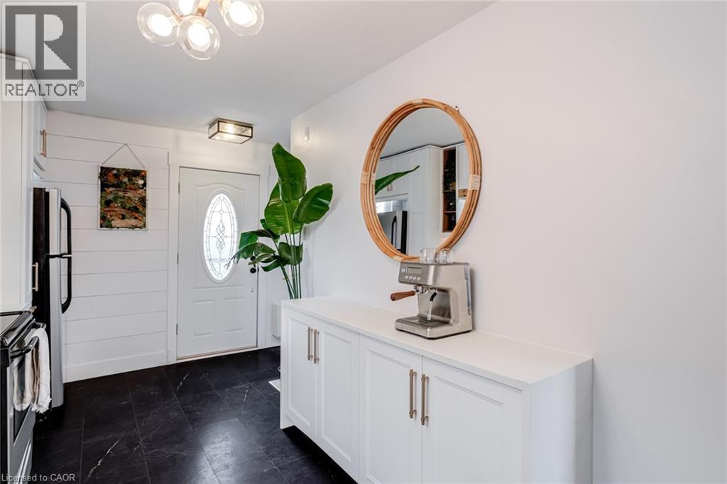 Foyer with suspended lighting - 624 Burgess Avenue, Hamilton, ON - Indoor Photo Showing Other Room