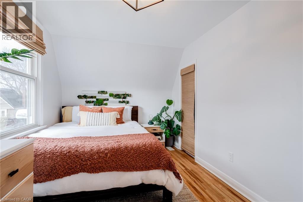 Bedroom with light wood-style flooring and vaulted ceiling - 624 Burgess Avenue, Hamilton, ON - Indoor Photo Showing Bedroom