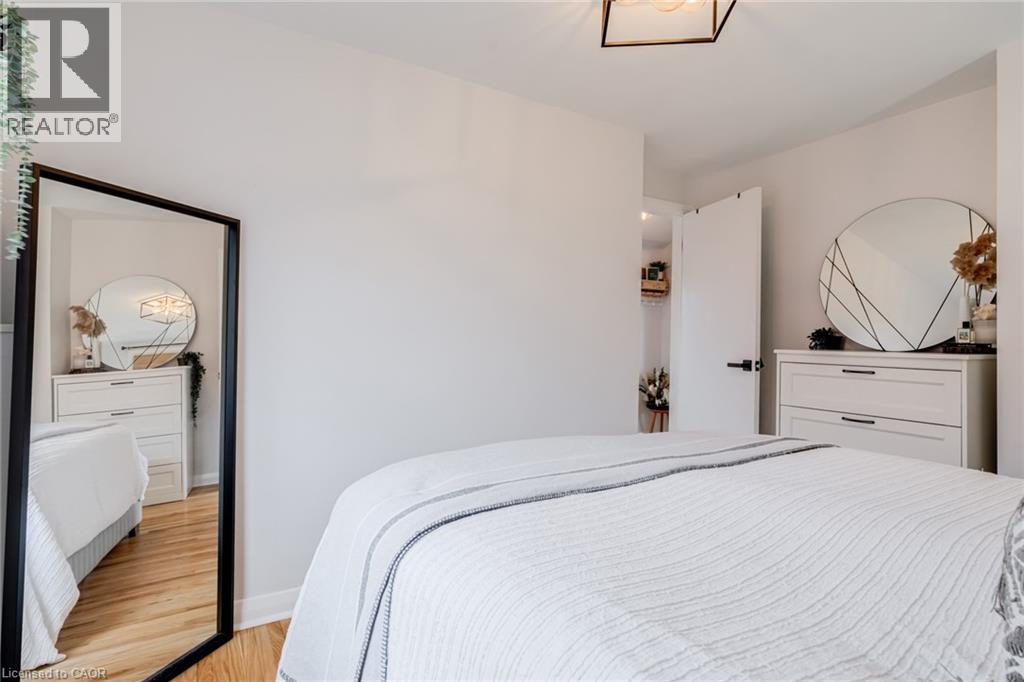 Bedroom with light wood-style flooring and baseboards - 624 Burgess Avenue, Hamilton, ON - Indoor Photo Showing Bedroom