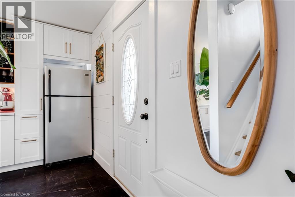 View of foyer entrance - 624 Burgess Avenue, Hamilton, ON - Indoor Photo Showing Other Room