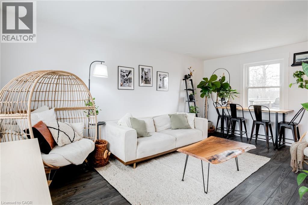 Living room featuring wood finished floors - 624 Burgess Avenue, Hamilton, ON - Indoor Photo Showing Living Room