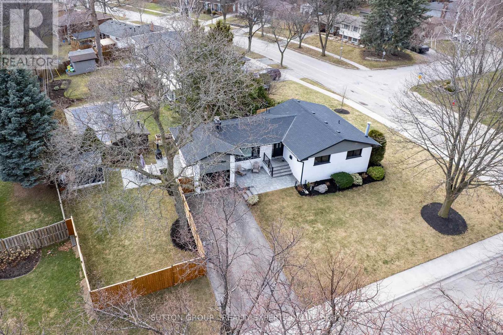 1484 Moss Glen Road, Burlington, ON - Outdoor