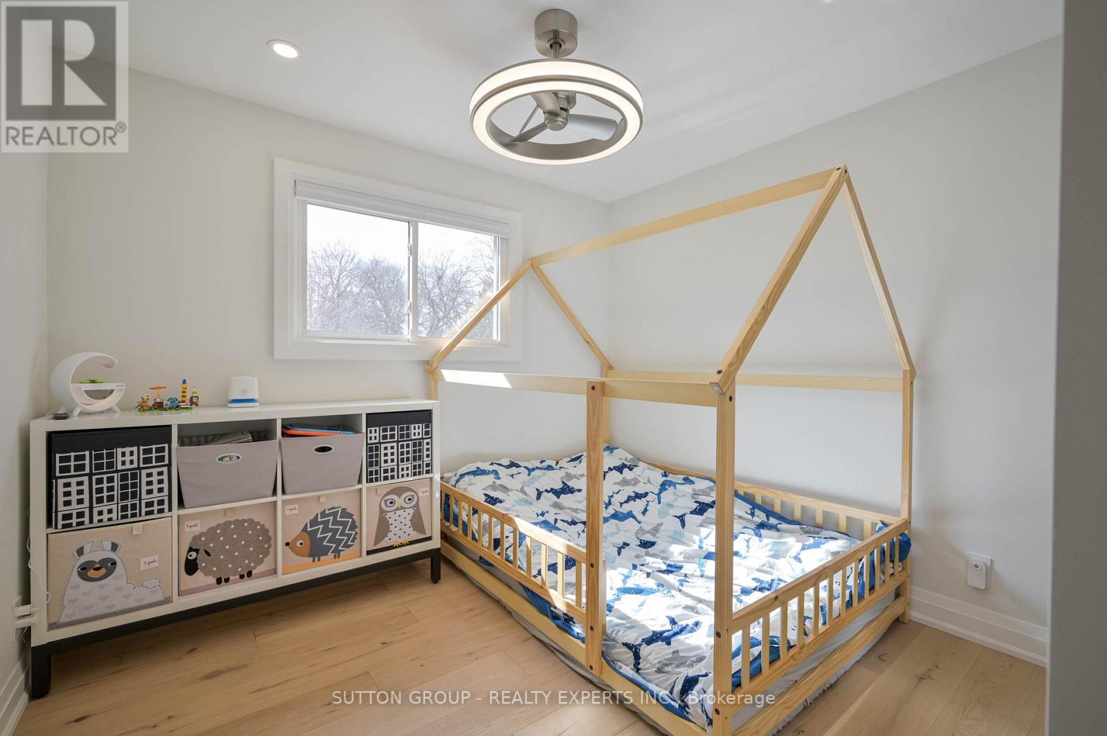 1484 Moss Glen Road, Burlington, ON - Indoor Photo Showing Bedroom