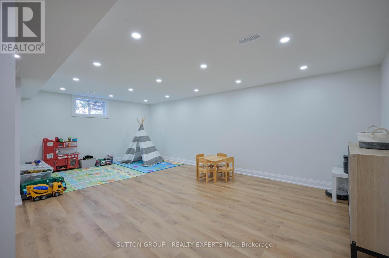 1484 Moss Glen Road, Burlington, ON - Indoor